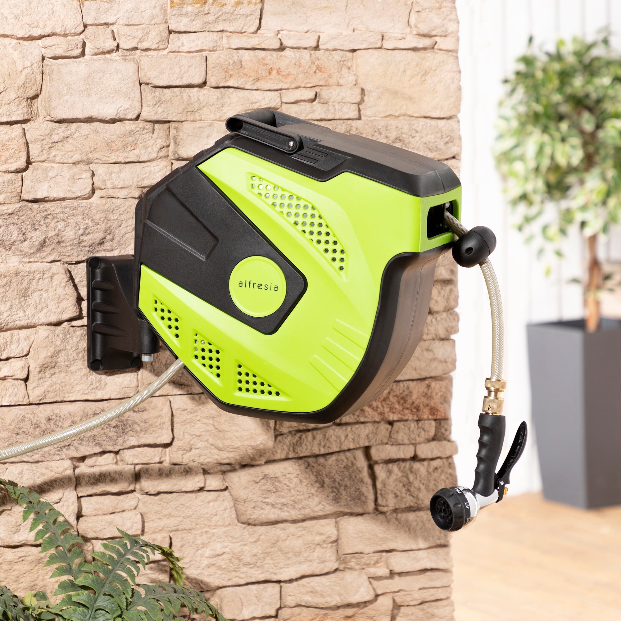 Alfresia 15m Wall Mounted Auto Hose Reel with Spray Gun and Brass Attachments