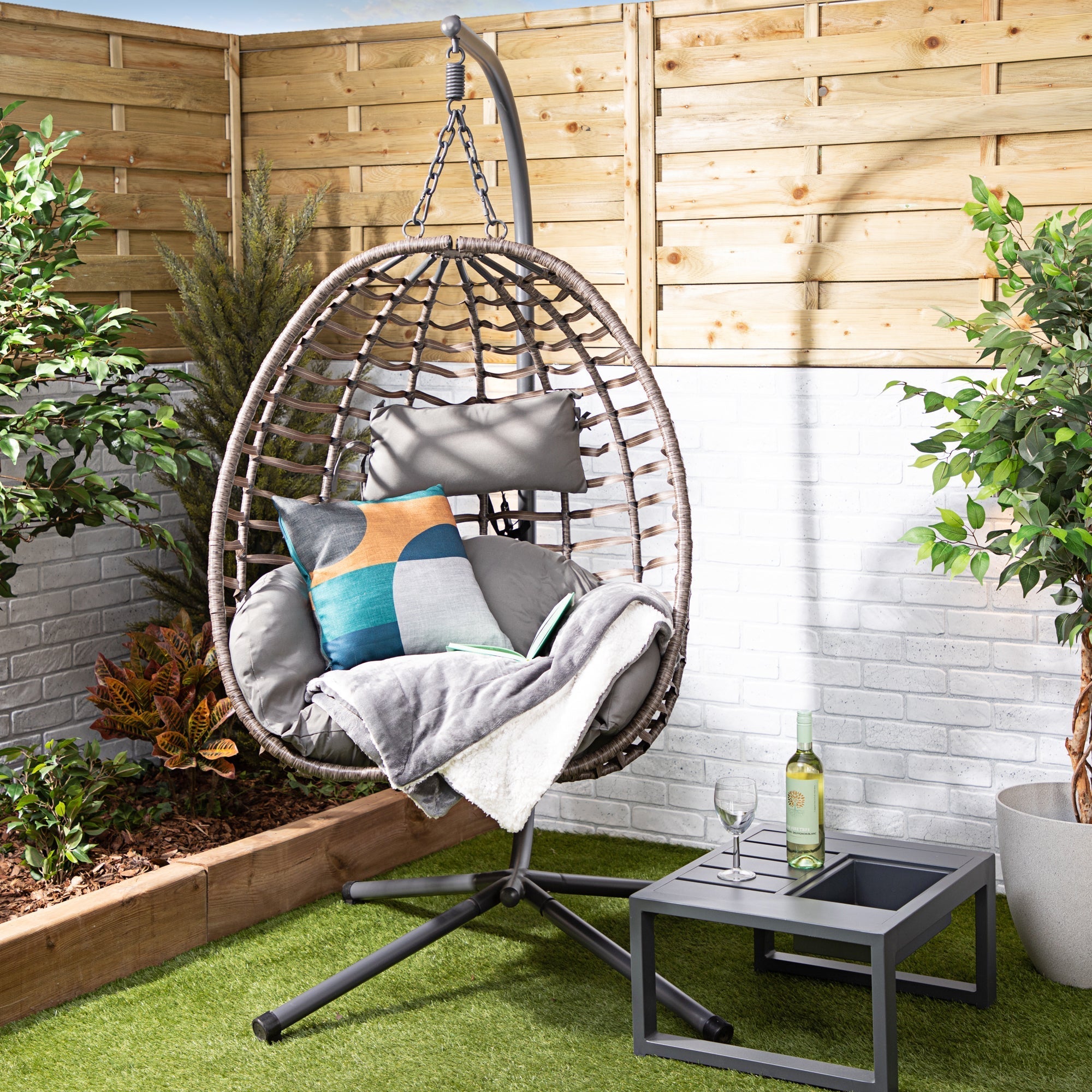 Alfresia Hanging Egg Chair | Brown